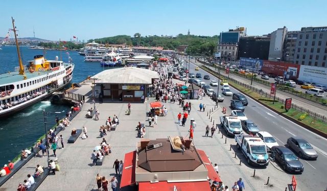 Tarihi Eminönü’nde bayram yoğunluğu