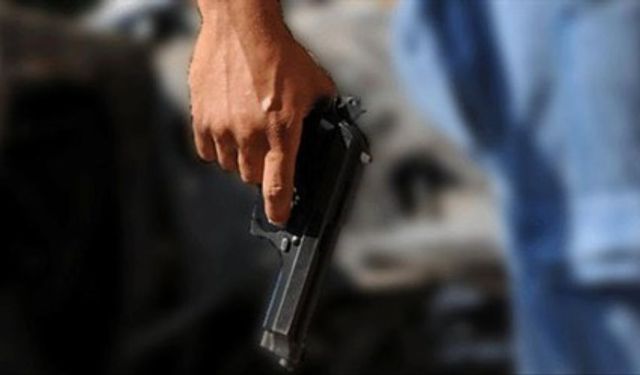 Akrabalar arasında silahlar konuştu! Baba öldü, oğlu yaralandı