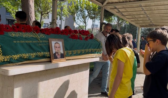 Bursa’da karne gününde görevi başında fenalaşan öğretmen hayatını kaybetti