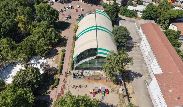 Bursa'da tarihi spor kulübünü mahkeme kararı beklenmeden boşalttılar