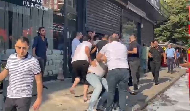 Yangını müdahale eden itfaiye ekiplerine saldırdılar