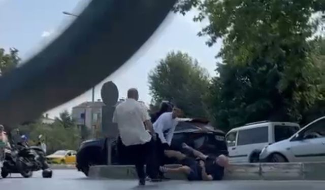 Bursa'da yol verme kavgası kamerada