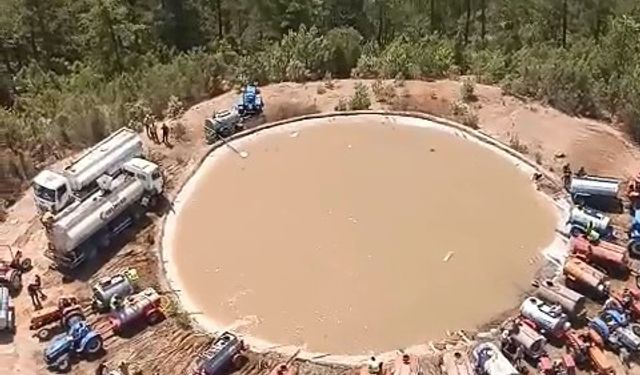 Bursa'daki yangılarda traktörlü çiftçi ordusu helikopterden görüntülendi