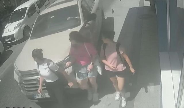 Alkollü sürücü kaldırımda yürüyen yayalara çarptı: 2 yaralı