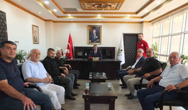 Burhaniye’de Elazığlılar Kaymakam Atilla’yı ziyaret etti