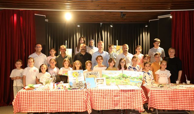 İnegöl'de Çocuklar Sanat Atölyelerinde Hem Eğleniyor Hem Öğreniyor