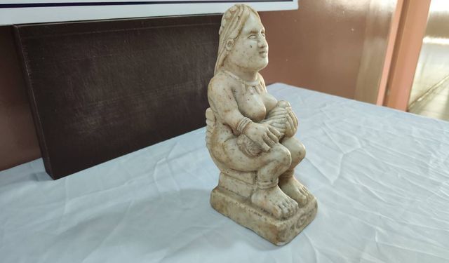 İnegöl Jandarması'ndan tarihi eser operasyonu: 1700 yıllık heykel ele geçirildi