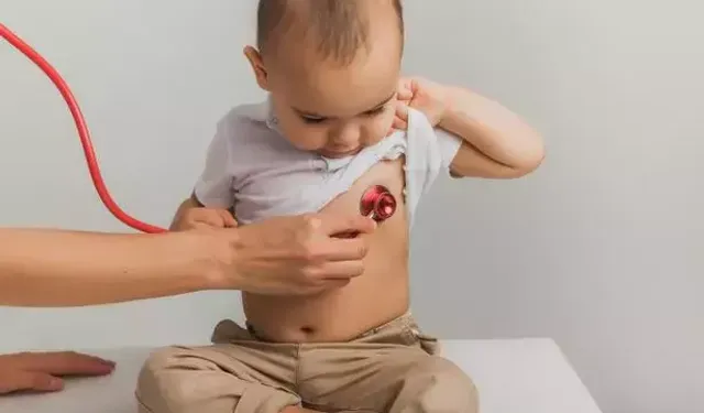 Çocuklarda kasık fıtığı sessiz tehlike olabilir