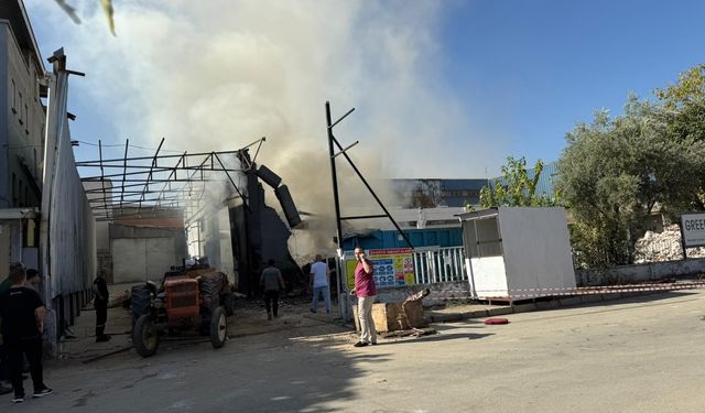 Nilüfer'de bir kıvılcım yıkımı süren fabrikayı küle çevirdi