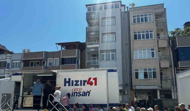 Hızır 41, Sındırgı’da depremzedelerin yanında