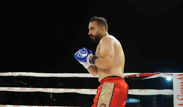 Polis memuru kick boks müsabakasında Pakistanlı rakibini nakavt ederek şampiyon oldu