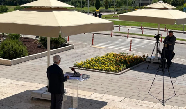 Meclis'ten ilginç kareler! Basın toplantısı yapan milletvekilini sadece bir kişi dinledi
