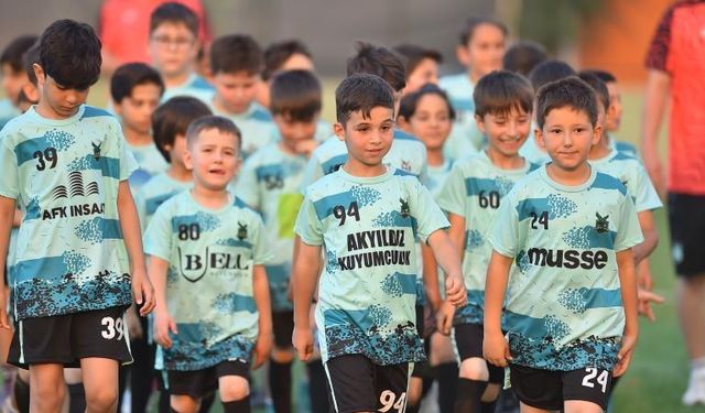 KAFKASSPOR’DA 39 ÇOCUĞUN YILDIZI PARLADI
