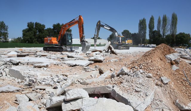 Alaaddinbey’de kaçak yapılara temelden müdahale