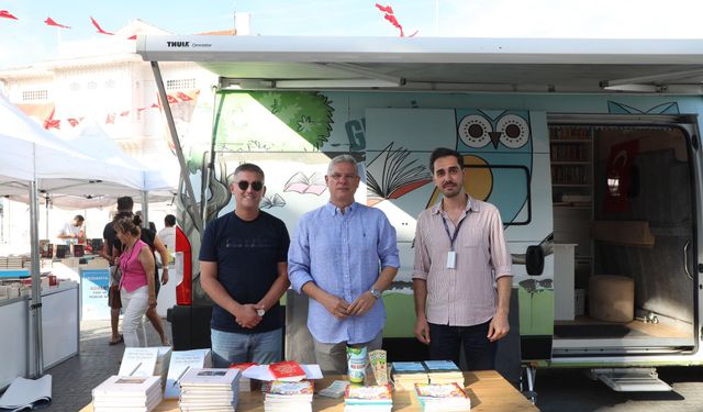 Nilüfer Belediyesi gezici kütüphane 7. Mudanya kitap fuarında