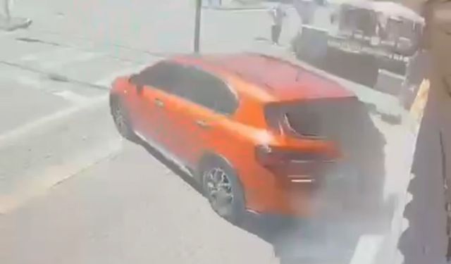 Nilüfer'de araç kuyumcuya daldı!