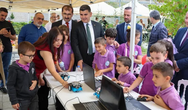 Artvin’de TÜBİTAK 4007 Bilim Şenliği başladı... Çocuklar doğal afetlere bilimle hazırlanıyor