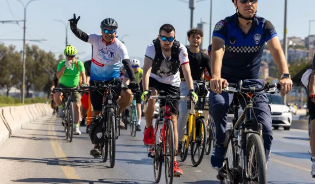 İzmir'de sağlıklı yaşama ve temiz çevreye pedalladılar