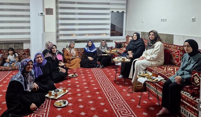 Aileler "Mum dibini ışıtır" projesi kapsamında buluştu
