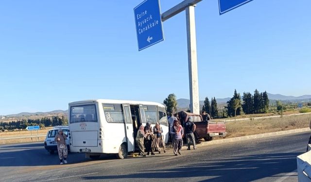 Çanakkale’de işçi minibüs ile hafif ticari araç çarpıştı, kaza ucuz atlatıldı