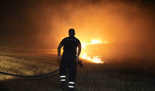 Edirne’de tarlada çıkan anız yangını korkuttu