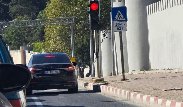 Güvenlik şeridini kullanan araçlar tepkilere neden oluyor