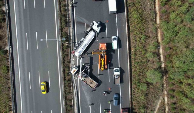 Kuzey Marmara Otoyolu’nda tır devrildi, trafik kilitlendi