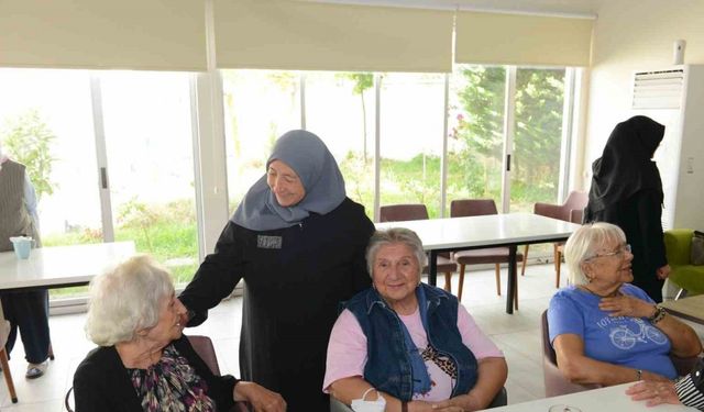 Nilüferli kadınlardan huzurevinde sıcak buluşma