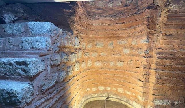 Sirkeci’de bir iş hanının altındaki 900 yıllık Roma Kilisesi kalıntısı sergileniyor