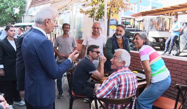 Ulaştırma ve Altyapı Bakanı Uraloğlu Adalar’da esnafla buluştu