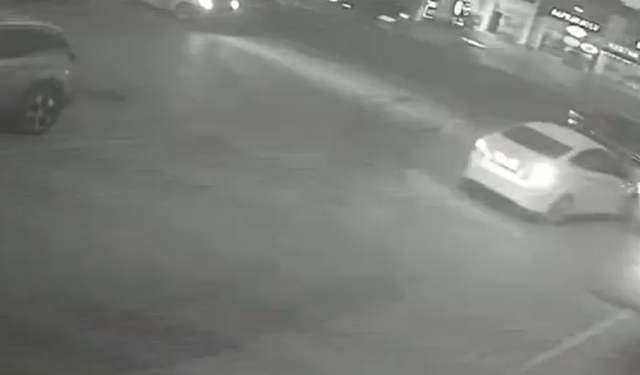 Yalova’da Altınova Belediyesi’nin makam aracı kaza yaptı