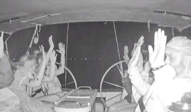 İsrail ordusu 9 Türk aktivisti gözaltına aldı