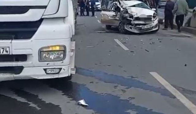Arnavutköy’de otomobil tıra arkadan çarptı: 1 ölü