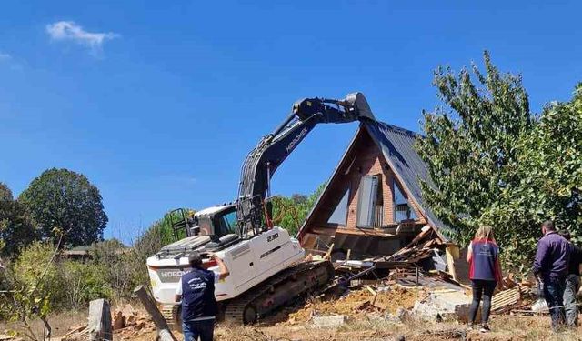 Çanakkale’de 16 kaçak yapı yıkıldı