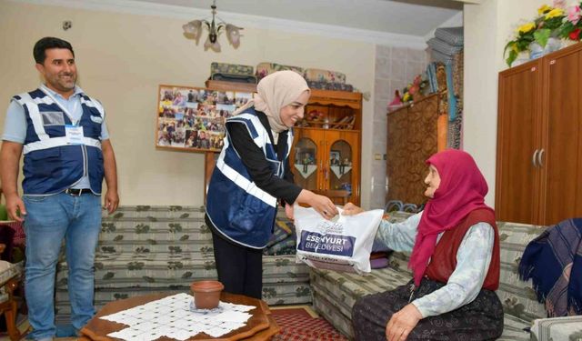 Esenyurt Belediyesi’nden Dünya Yaşlılar Günü’nde anlamlı ziyaret