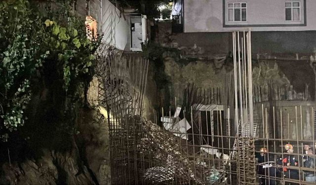Gebze’de inşaat temeli yanındaki müstakil evin duvarı çöktü, 4 kişilik aile tahliye edildi