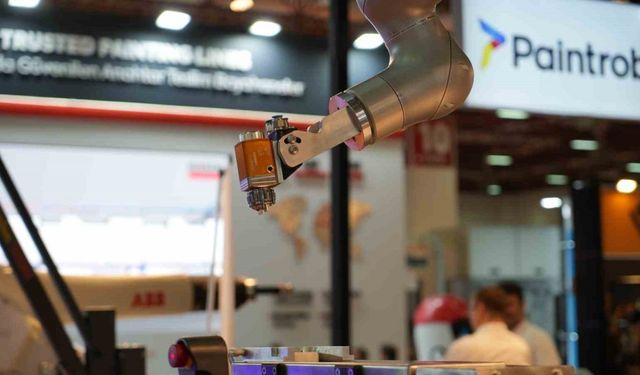 İnsanı algılayan robotik kollar endüstriyel boyama yapıyor