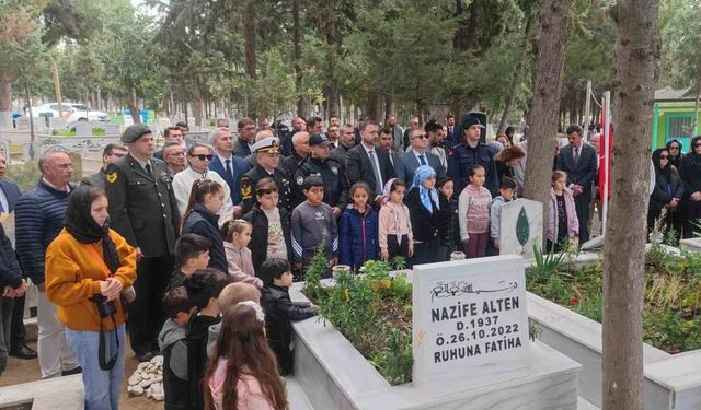 Şehit Neşe öğretmen ve babası mezarı başında anıldı
