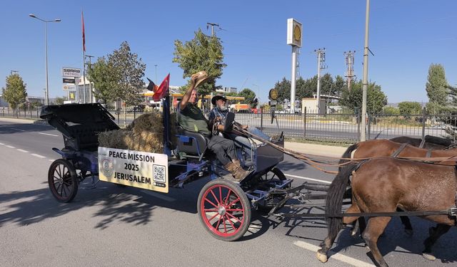 İnegöl'den geçtiler  Almanya'dan Kudüs’e at arabasıyla yola çıktılar