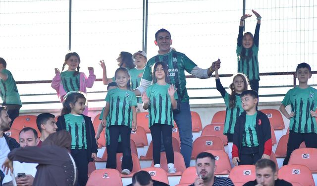 İnegöllü kız öğrenci seçimi kazandı! Arkadaşlarını Kafkasspor maçına götürdü