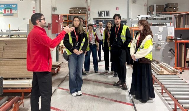 GENÇ TASARIMCILAR ÇİLEK'TE BULUŞTU