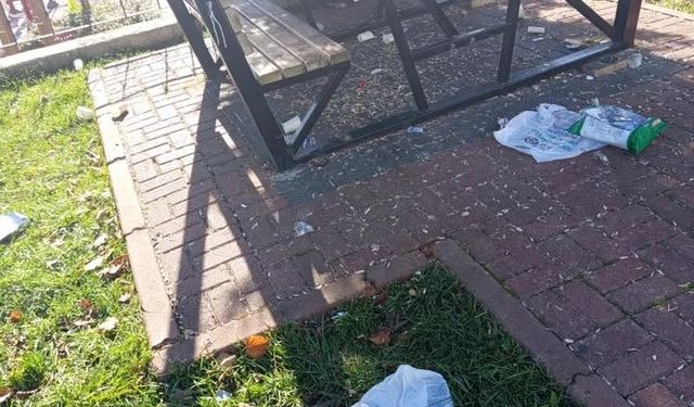 İnegöl'de parkı çöplüğe çevirdiler