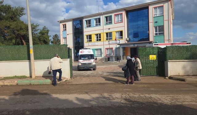 Bursa'da şinitzel ve makarna yiyen öğrenciler hastaneye kaldırıldı