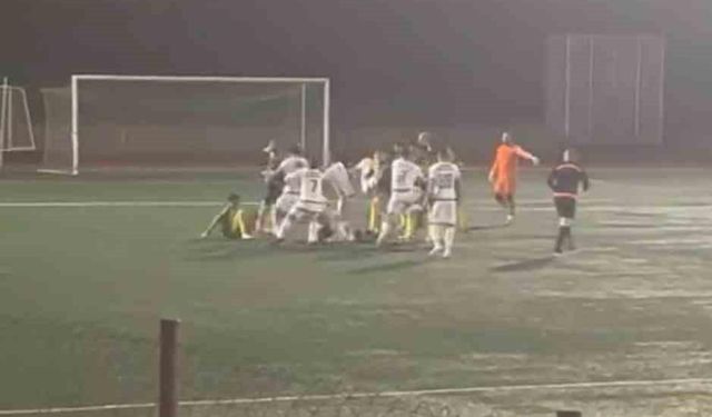 Amatör maçta futbolcular tekme tokat birbirine girdi