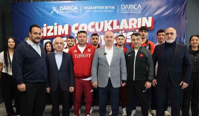 Başkan Bıyık milli sporcularla bir araya geldi