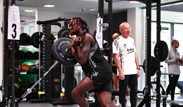 Beşiktaş günün ilk çalışmasını salonda yaptı