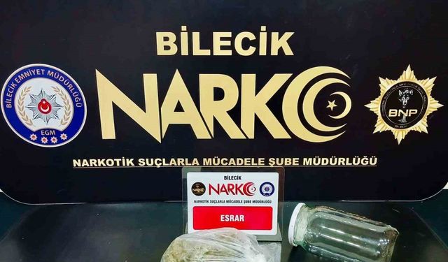 Dedektör köpeği ’İntel’den uyuşturucu operasyonu