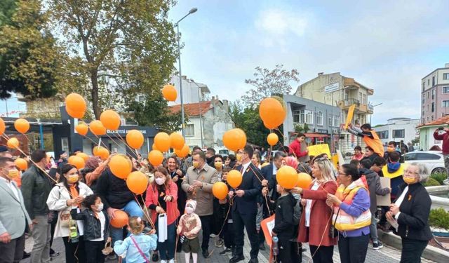 Ezine’de Lösemili Çocuklar Haftası yürüyüşü