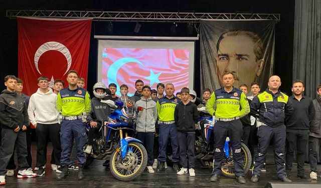 Ezine’de motosiklet sürücülerine yönelik eğitim