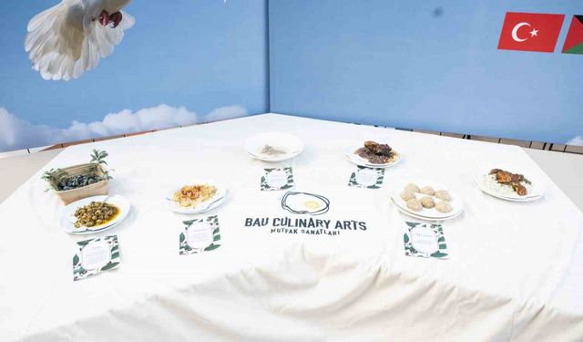 Filistin’le dayanışmada yemekler kırık tabaklarda sergilendi